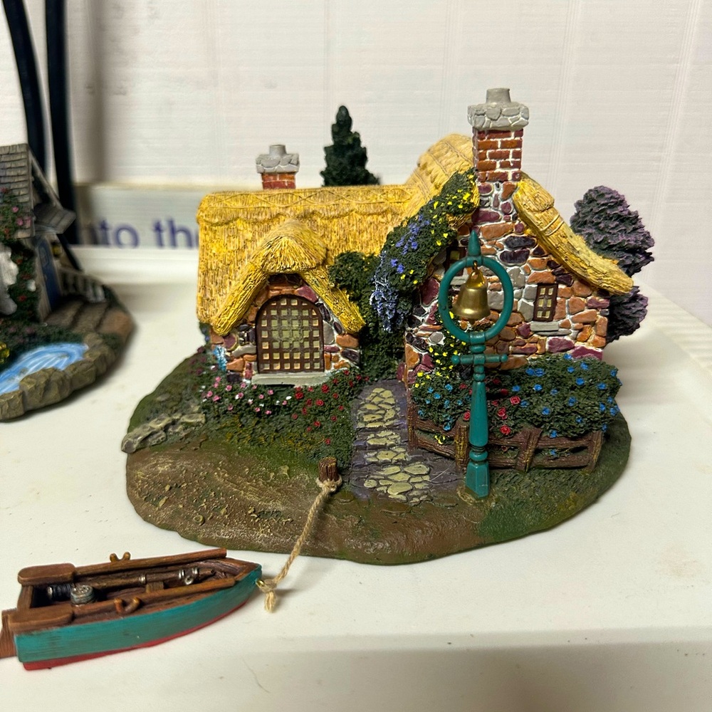 Thomas Kinkade Hawthorne Village Seaside Boathouse w/ Light